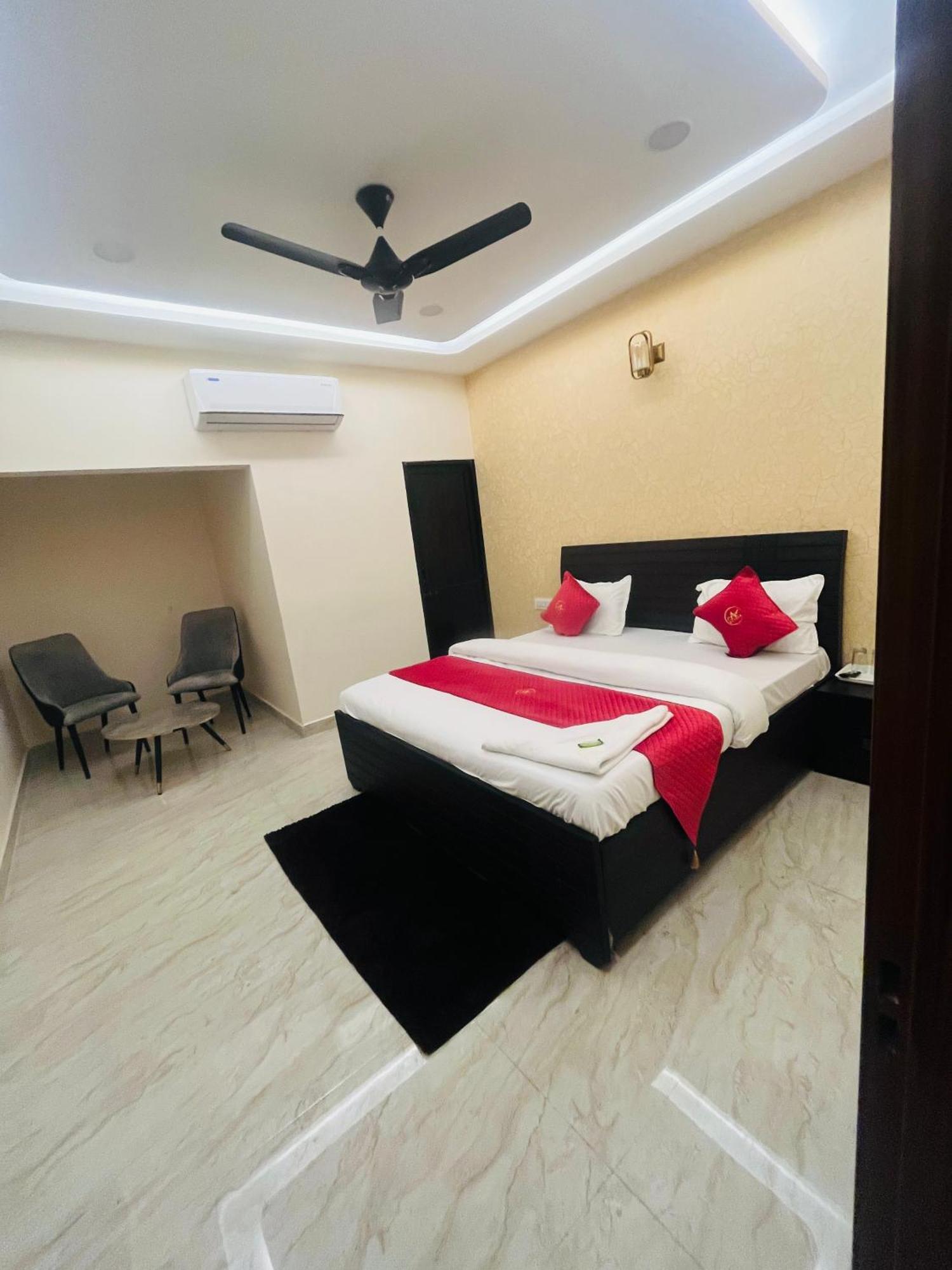 Hotel Royal A Ludhiana Ngoại thất bức ảnh