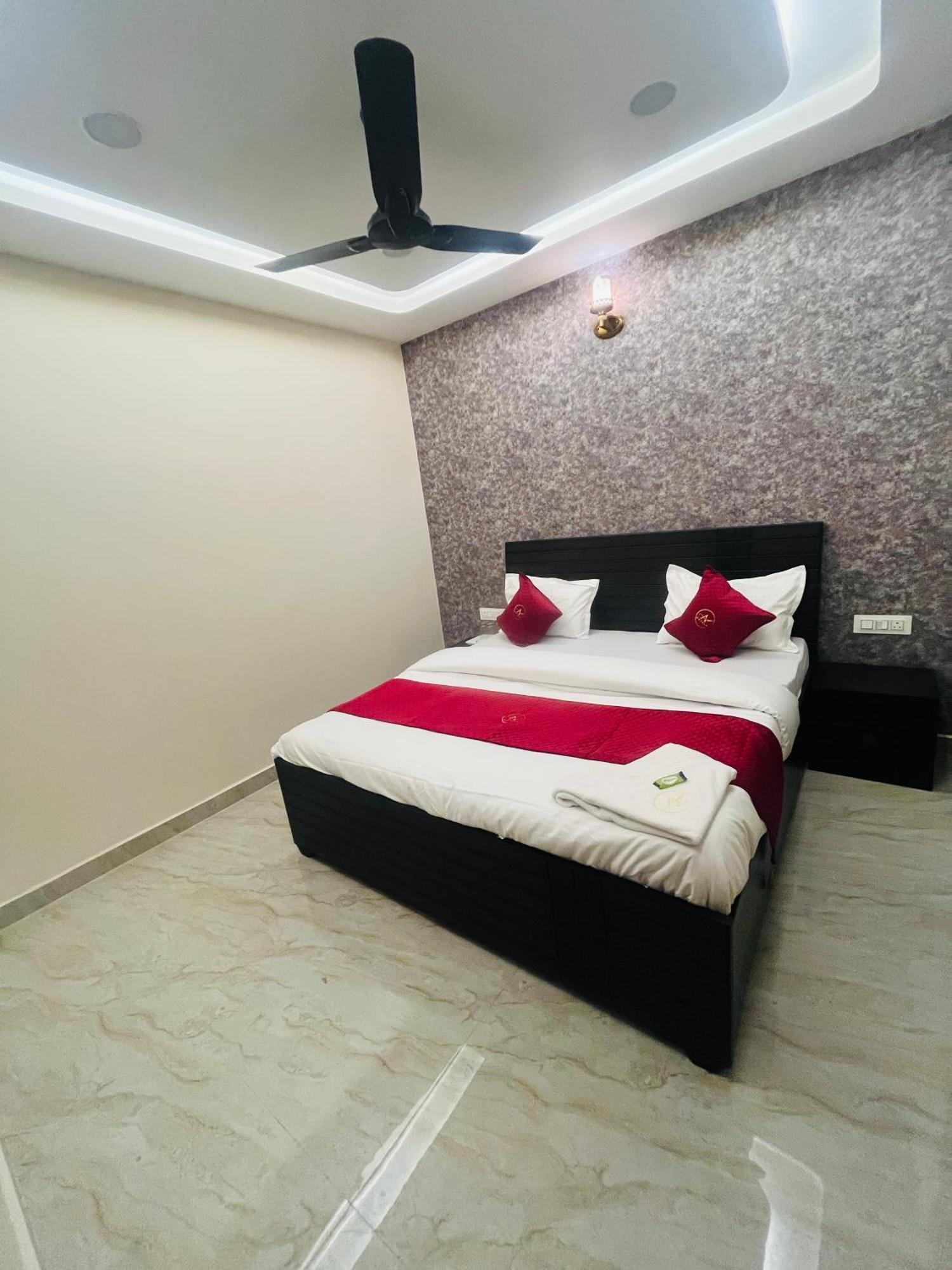 Hotel Royal A Ludhiana Ngoại thất bức ảnh