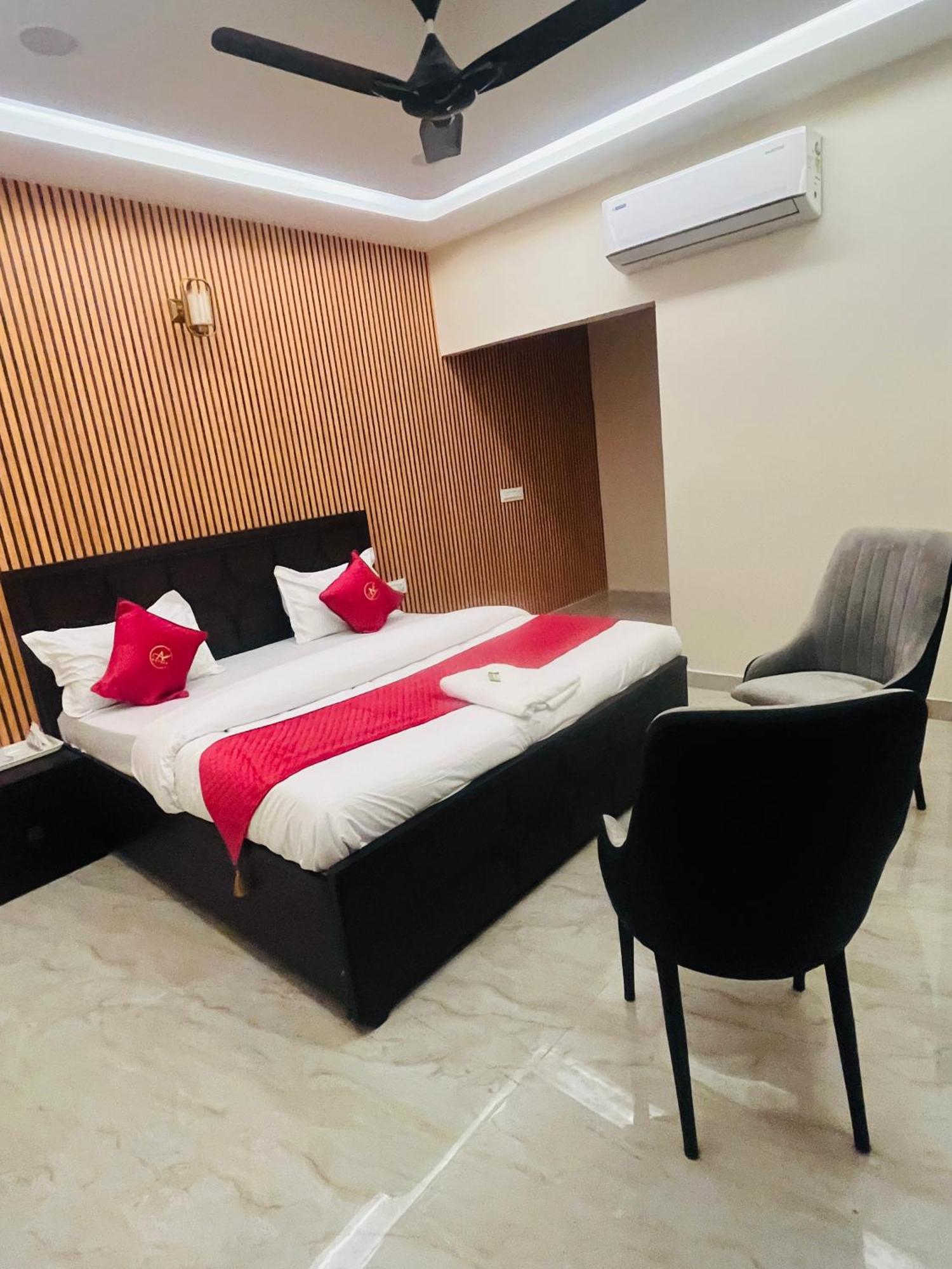 Hotel Royal A Ludhiana Ngoại thất bức ảnh